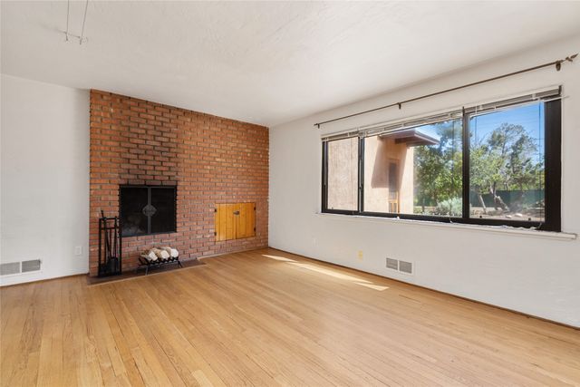 615 Barcelona Road, Santa Fe, NM 87505