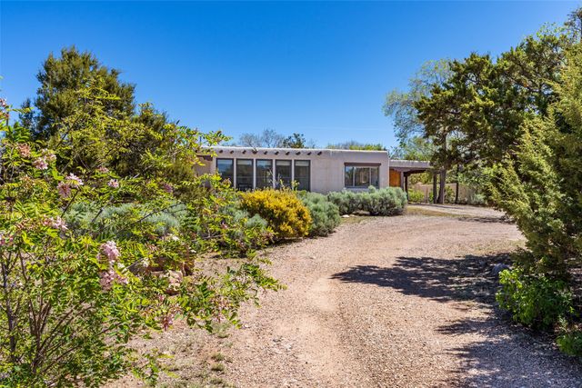 615 Barcelona Road, Santa Fe, NM 87505