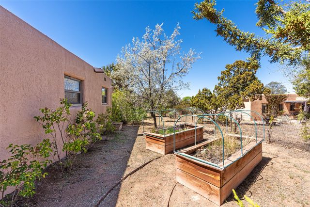 615 Barcelona Road, Santa Fe, NM 87505