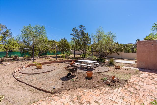 615 Barcelona Road, Santa Fe, NM 87505