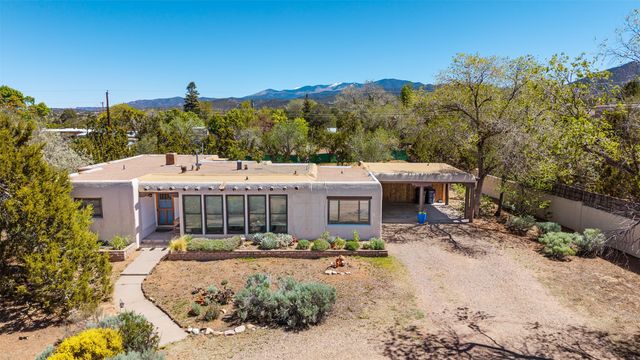 615 Barcelona Road, Santa Fe, NM 87505