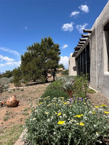 615 Barcelona Road, Santa Fe, NM 87505