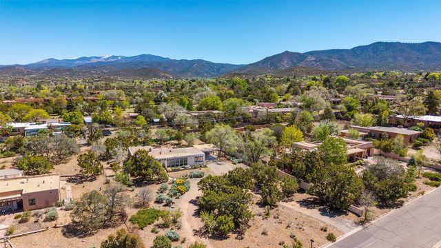615 Barcelona Road, Santa Fe, NM 87505