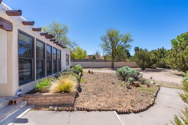 615 Barcelona Road, Santa Fe, NM 87505