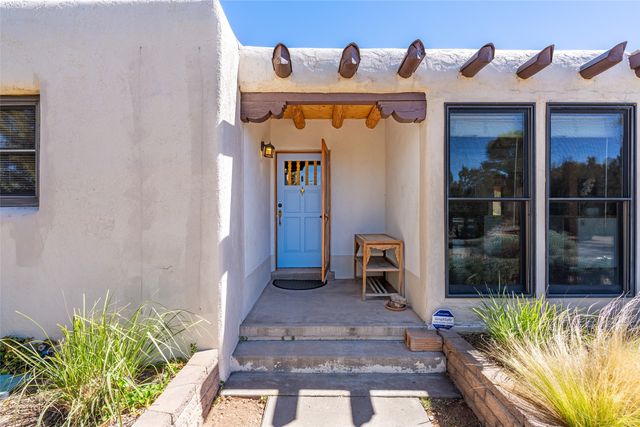 615 Barcelona Road, Santa Fe, NM 87505