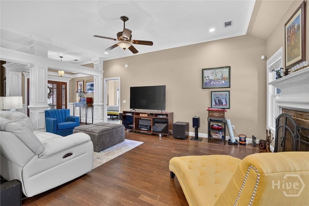 Image 10 of property listing at 207 Mosswood Drive, Savannah, GA 31405