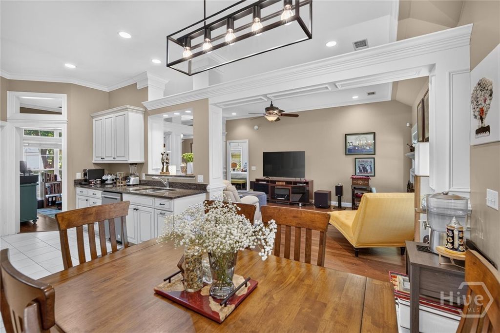 Image 11 of property listing at 207 Mosswood Drive, Savannah, GA 31405