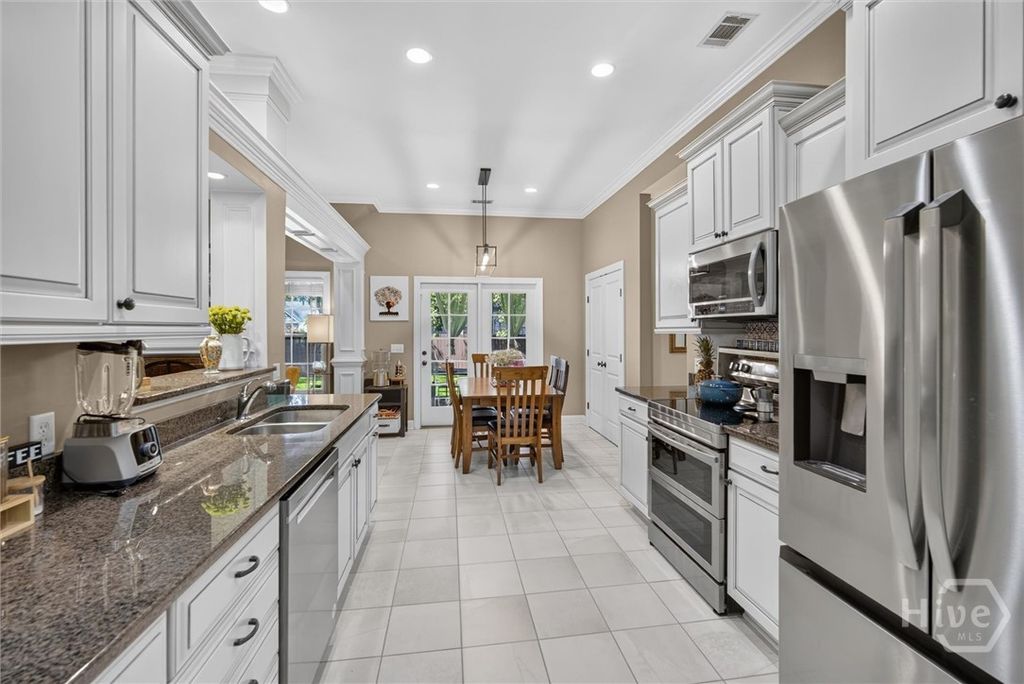 Image 12 of property listing at 207 Mosswood Drive, Savannah, GA 31405