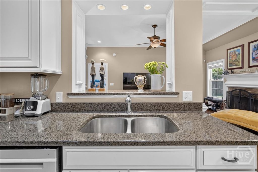 Image 13 of property listing at 207 Mosswood Drive, Savannah, GA 31405