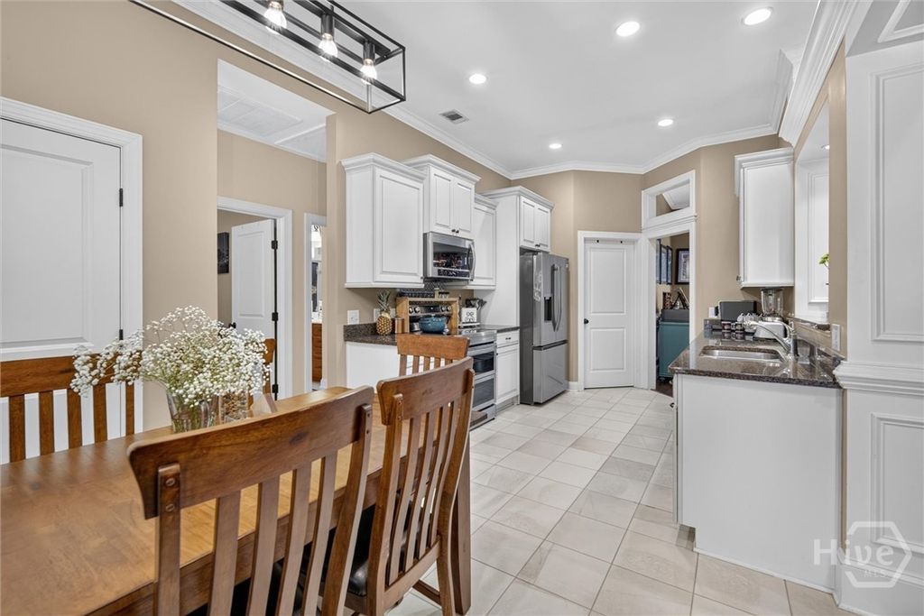 Image 14 of property listing at 207 Mosswood Drive, Savannah, GA 31405