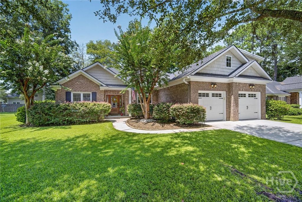 Image 2 of property listing at 207 Mosswood Drive, Savannah, GA 31405
