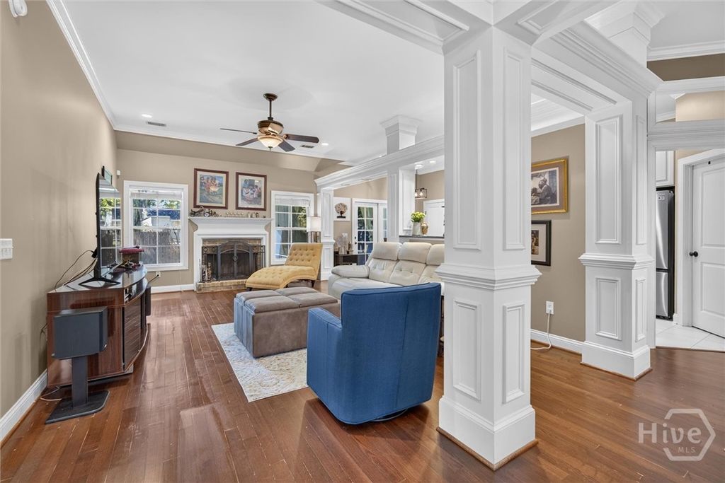 Image 7 of property listing at 207 Mosswood Drive, Savannah, GA 31405