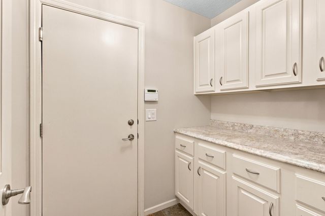6287 Sequoia Circle, Eden Prairie, MN 55346