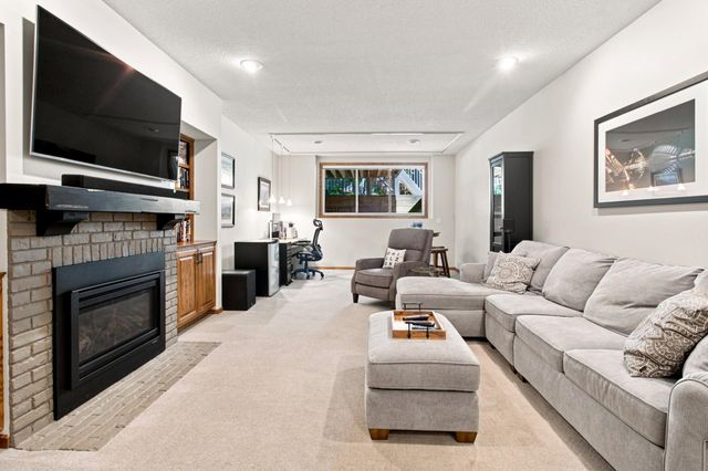 6287 Sequoia Circle, Eden Prairie, MN 55346