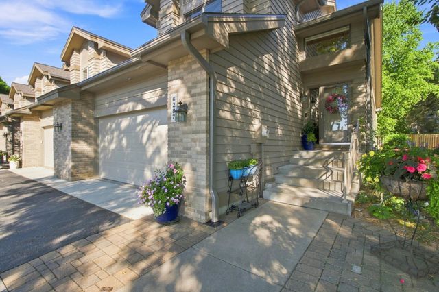6287 Sequoia Circle, Eden Prairie, MN 55346