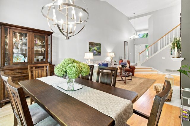 6287 Sequoia Circle, Eden Prairie, MN 55346
