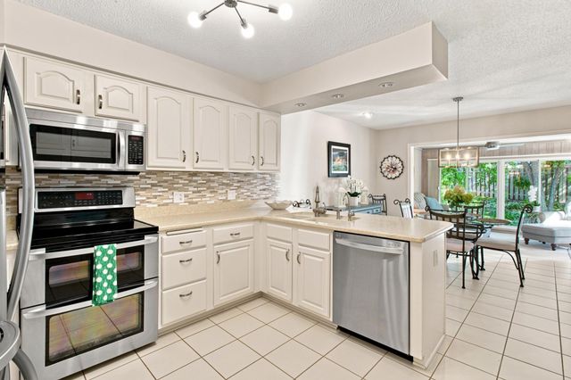 6287 Sequoia Circle, Eden Prairie, MN 55346