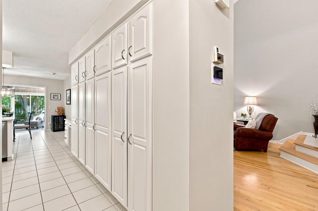 6287 Sequoia Circle, Eden Prairie, MN 55346