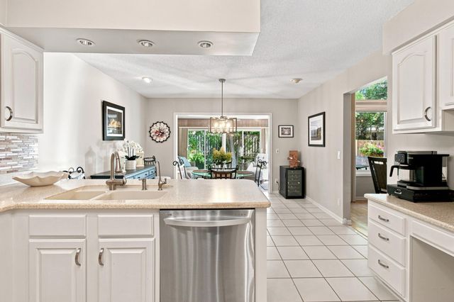 6287 Sequoia Circle, Eden Prairie, MN 55346