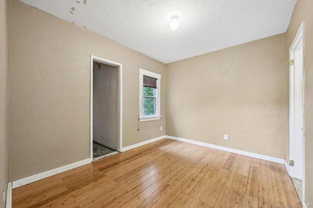 1127 Cleveland Ave, Santa Rosa, CA 95401