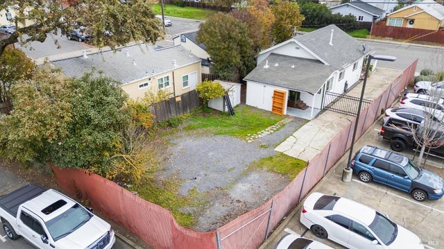 1127 Cleveland Ave, Santa Rosa, CA 95401