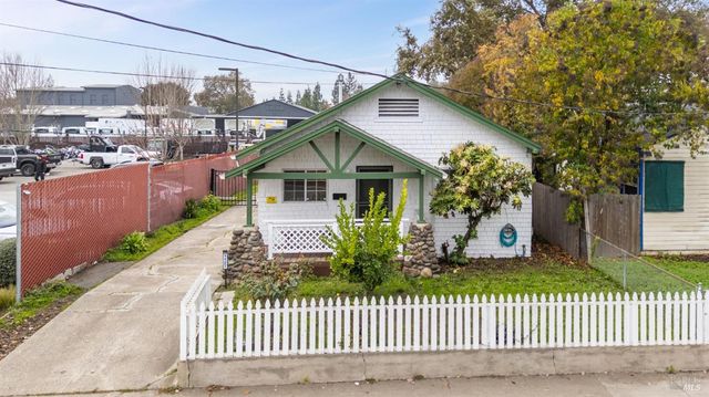 1127 Cleveland Ave, Santa Rosa, CA 95401