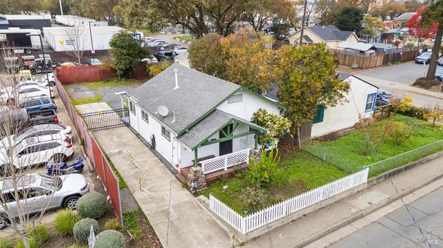 1127 Cleveland Ave, Santa Rosa, CA 95401