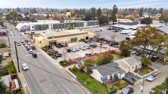 1127 Cleveland Ave, Santa Rosa, CA 95401