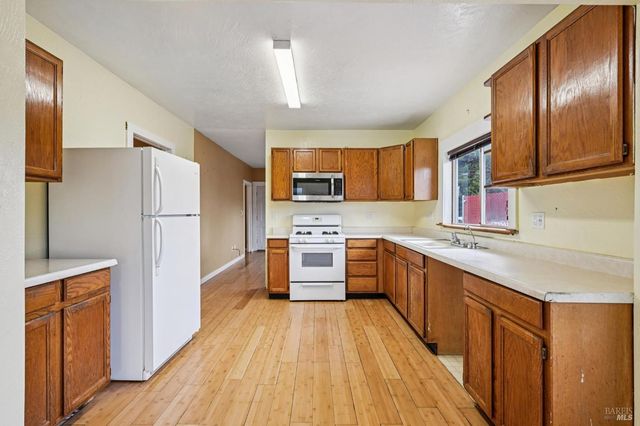 1127 Cleveland Ave, Santa Rosa, CA 95401