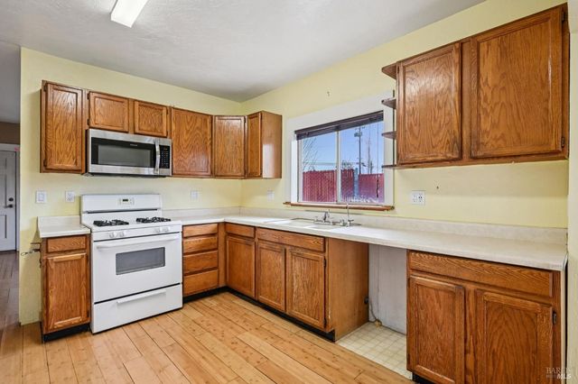 1127 Cleveland Ave, Santa Rosa, CA 95401