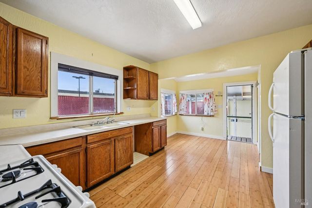 1127 Cleveland Ave, Santa Rosa, CA 95401