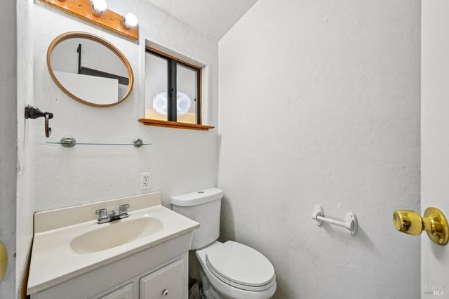 1127 Cleveland Ave, Santa Rosa, CA 95401