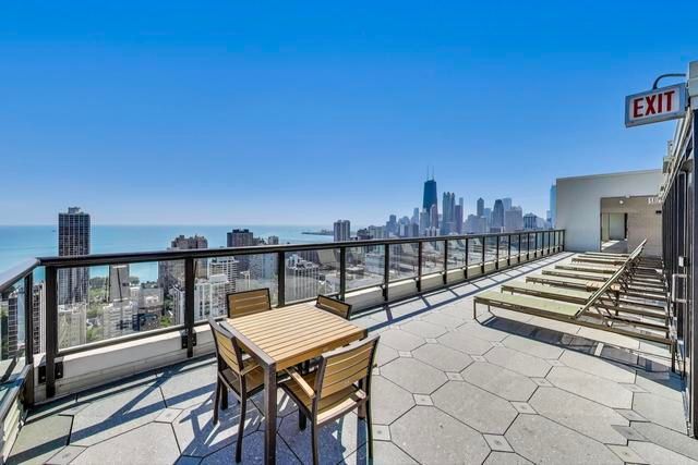 1560 N Sandburg Terrace 2605J, Chicago, IL 60610