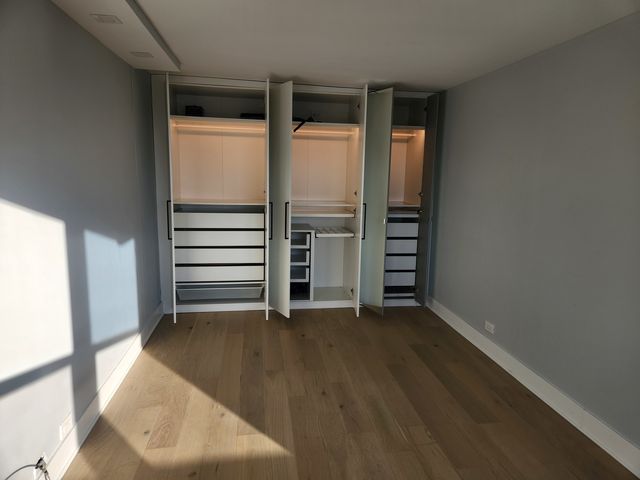 1560 N Sandburg Terrace 2605J, Chicago, IL 60610