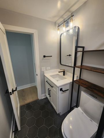 1560 N Sandburg Terrace 2605J, Chicago, IL 60610