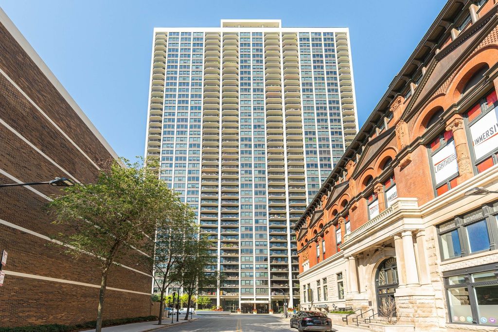 1560 N Sandburg Terrace 2605J, Chicago, IL 60610