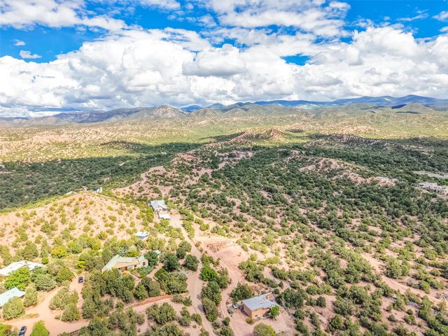 20 Cerro De Palomas, Santa Fe, NM 87506