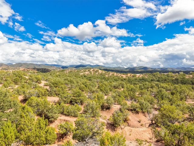20 Cerro De Palomas, Santa Fe, NM 87506