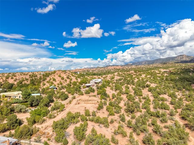 20 Cerro De Palomas, Santa Fe, NM 87506