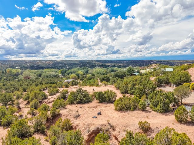20 Cerro De Palomas, Santa Fe, NM 87506