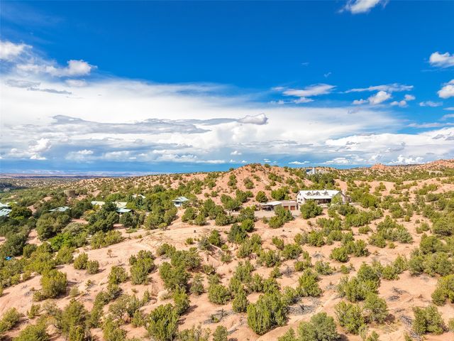 20 Cerro De Palomas, Santa Fe, NM 87506