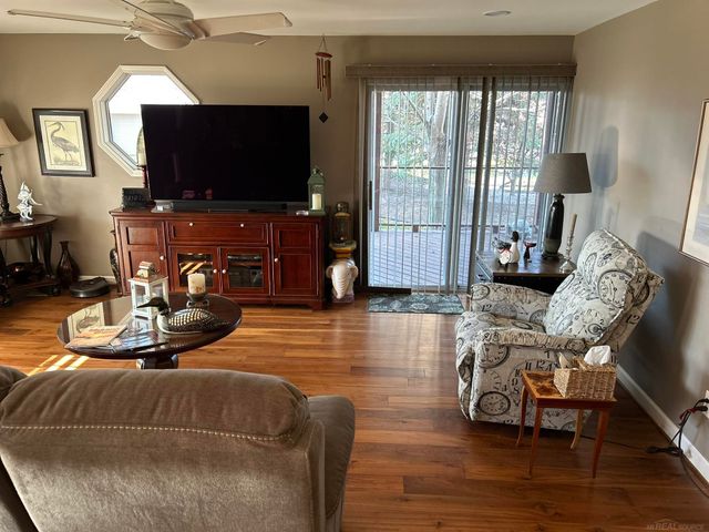 37848 Jefferson Avenue, Harrison Twp, MI 48045