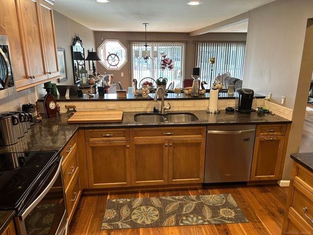 37848 Jefferson Avenue, Harrison Twp, MI 48045