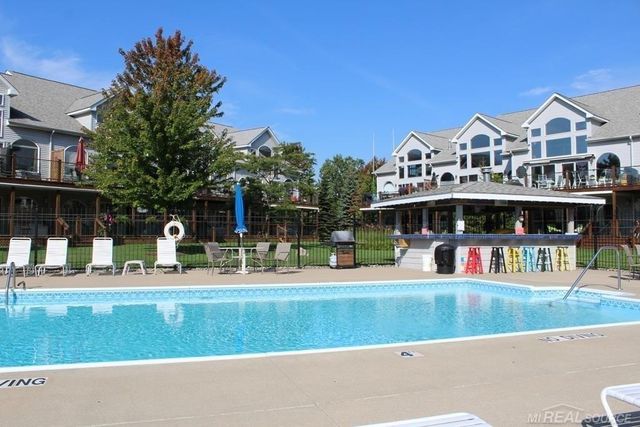 37848 Jefferson Avenue, Harrison Twp, MI 48045