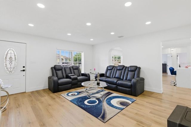 3002 W HAYA STREET, Tampa, FL 33614