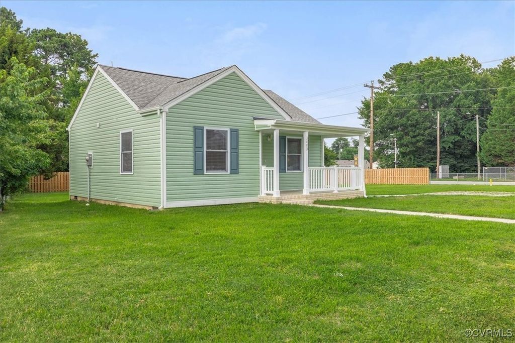 3003 Court Dr, Hopewell, VA 23860