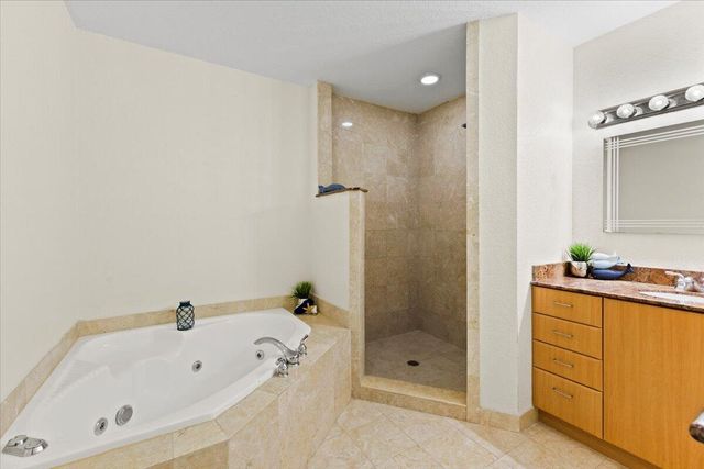 1620 Presidential Way 504, West Palm Beach, FL 33401