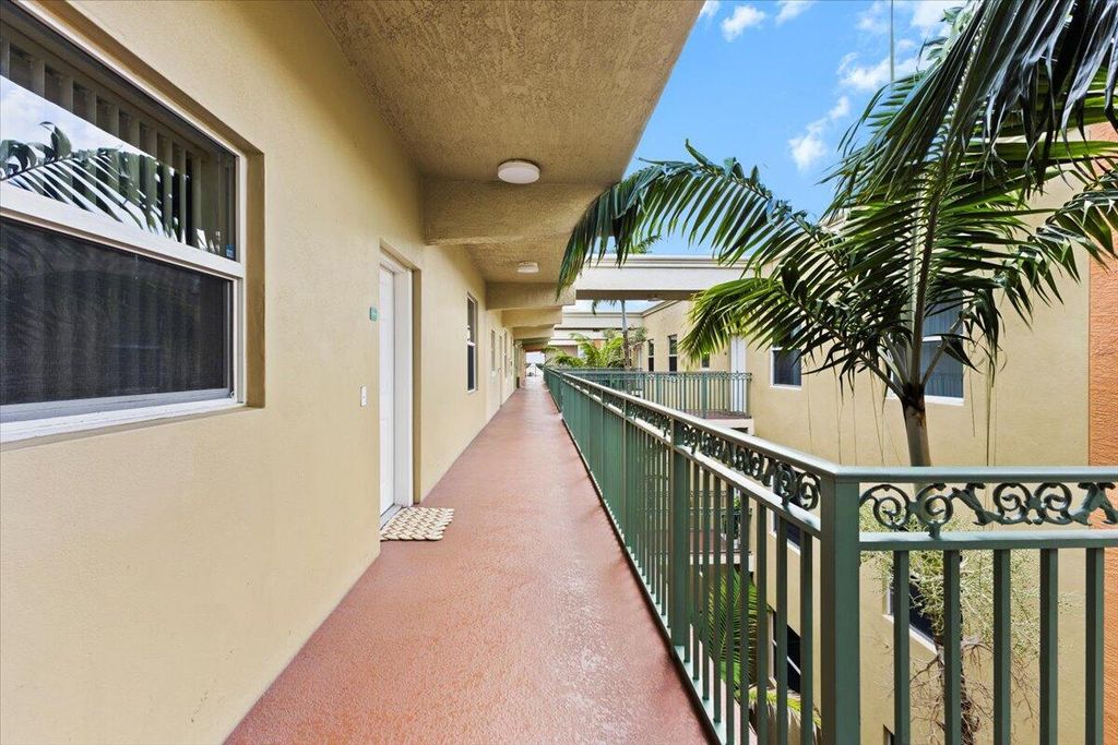 1620 Presidential Way 504, West Palm Beach, FL 33401