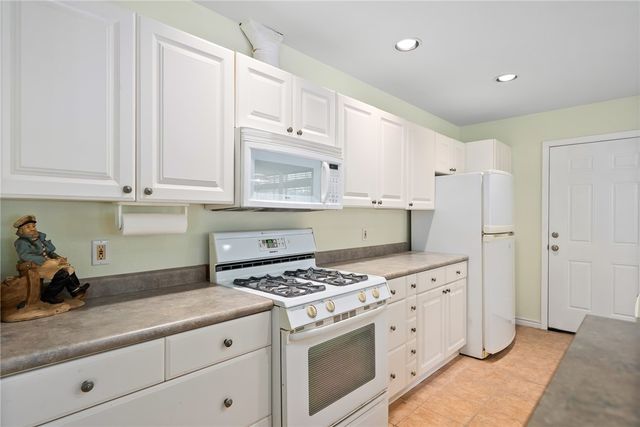 1910 Johnson Ave, Rockport, TX 78382