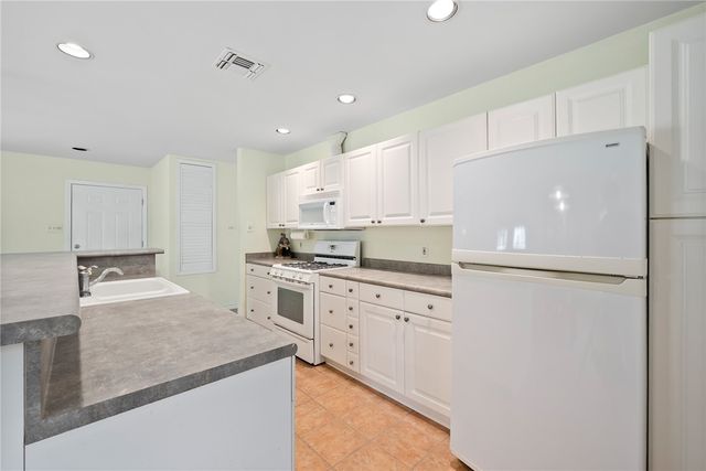 1910 Johnson Ave, Rockport, TX 78382